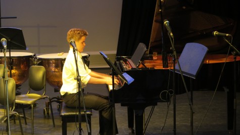 Niklas Jaakola (9th grade) on the piano